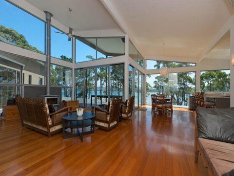 Cloudy Bay Lagoon Estate - Accommodation NSW 4