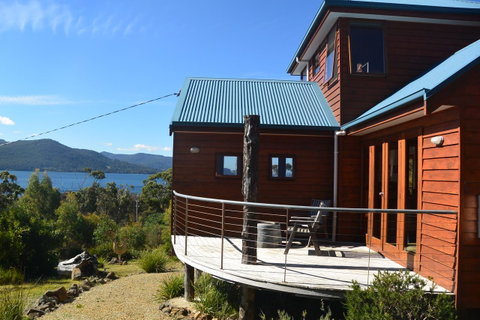The Tree House - Accommodation NSW 4