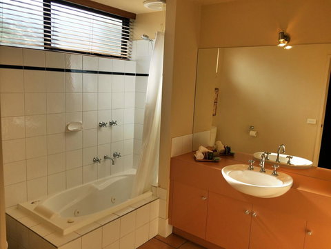 Lorne Surf Apartments - Accommodation NSW 24