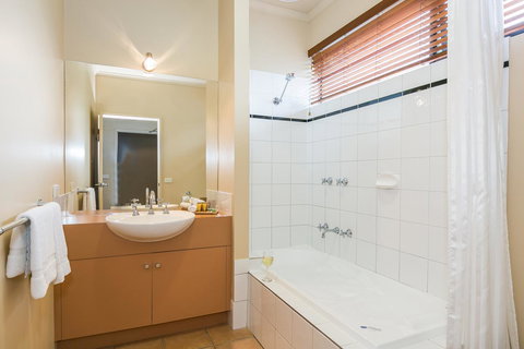 Lorne Surf Apartments - Accommodation NSW 25