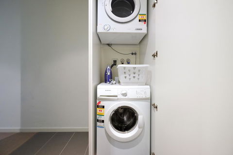 Mono Apartments On Franklin Street - Accommodation NSW 22