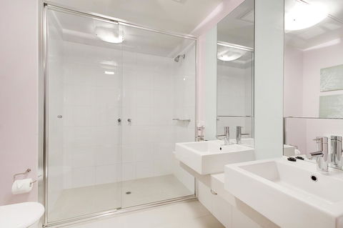 Waterfront Melbourne Apartments - Accommodation NSW 24