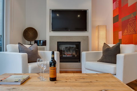 Capella Villa No. 4 - Stunning Luxury Decor Inside And Out - Accommodation NSW 2