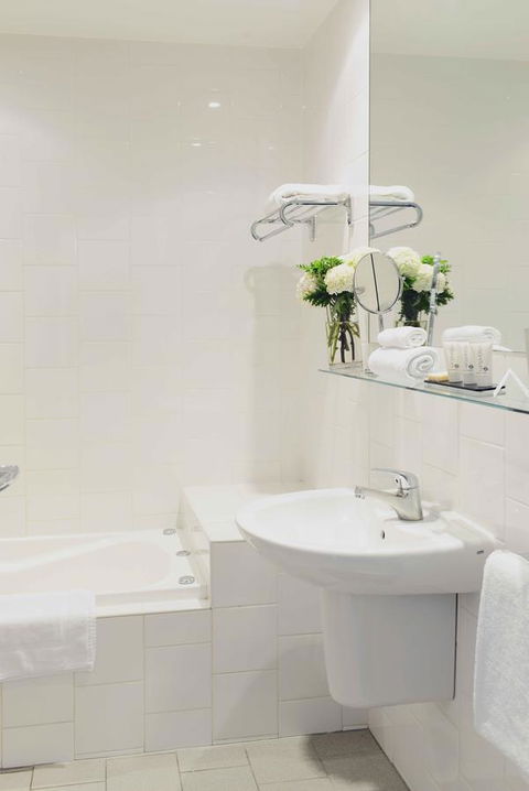 Saint Kilda Beach Hotel - Formerly Rydges St Kilda - Accommodation NSW 21