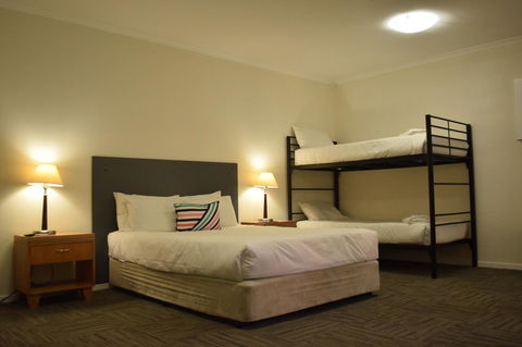 CROWN CENTRAL BUSINESS DISTRICT MOTEL - NO UNDER 18s - Accommodation NSW 40