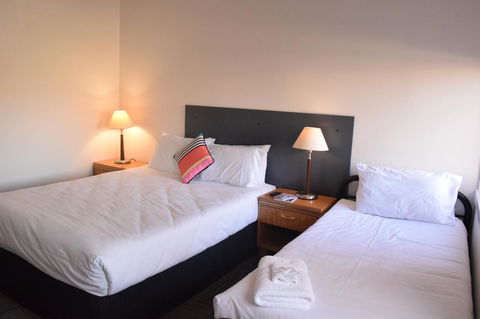 CROWN CENTRAL BUSINESS DISTRICT MOTEL - NO UNDER 18s - Accommodation NSW 31