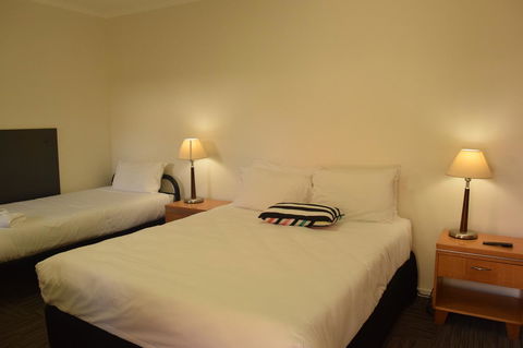 CROWN CENTRAL BUSINESS DISTRICT MOTEL - NO UNDER 18s - Accommodation NSW 37