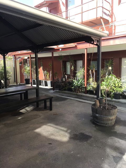 CROWN CENTRAL BUSINESS DISTRICT MOTEL - NO UNDER 18s - Accommodation NSW 13