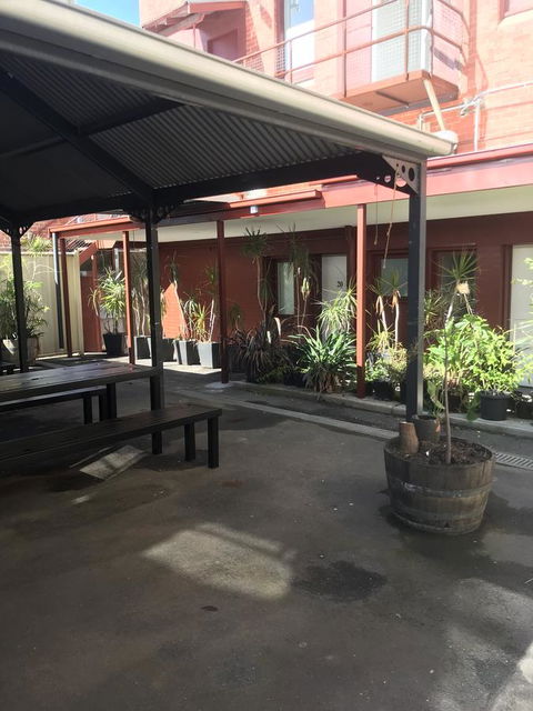 CROWN CENTRAL BUSINESS DISTRICT MOTEL - NO UNDER 18s - Accommodation NSW 20