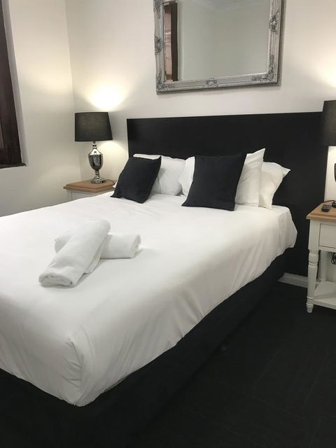 CROWN CENTRAL BUSINESS DISTRICT MOTEL - NO UNDER 18s - Accommodation NSW 19