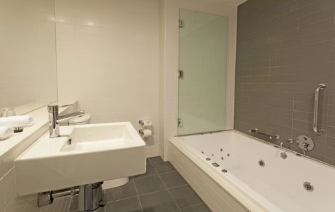 Causeway 353 Hotel - Accommodation NSW 29