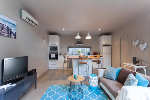 The Love Shack - Romantic Bungalow - Accommodation NSW 2