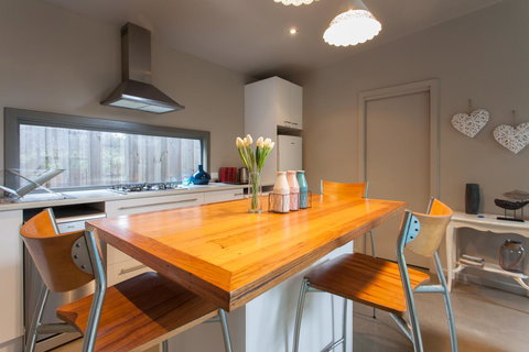 The Love Shack - Romantic Bungalow - Accommodation NSW 4