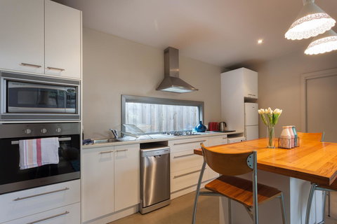 The Love Shack - Romantic Bungalow - Accommodation NSW 5