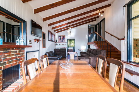 Beach Front Beauty - Ocean Front Views - Accommodation NSW 4