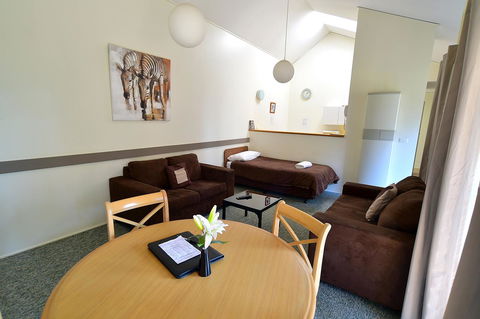 Executive Hideaway - Accommodation NSW 25