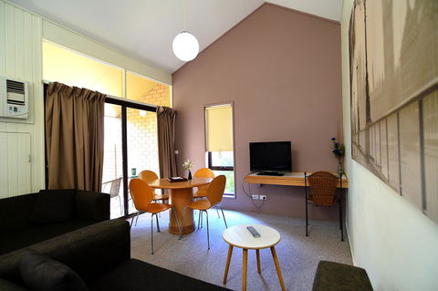 Executive Hideaway - Accommodation NSW 16