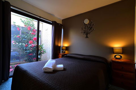 Executive Hideaway - Accommodation NSW 21