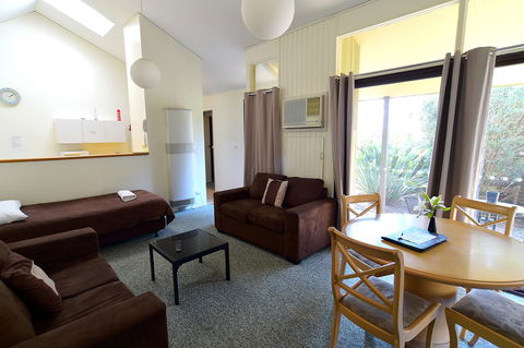 Executive Hideaway - Accommodation NSW 24
