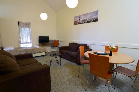 Executive Hideaway - Accommodation NSW 12