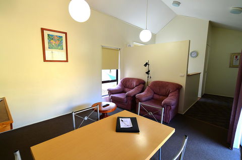 Executive Hideaway - Accommodation NSW 34