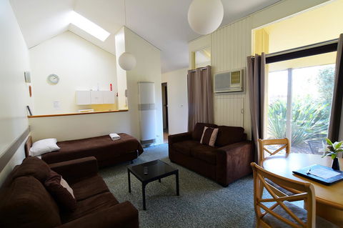 Executive Hideaway - Accommodation NSW 23