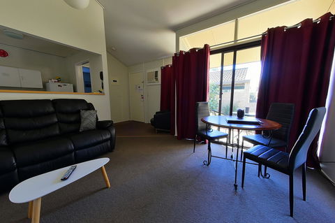 Executive Hideaway - Accommodation NSW 42