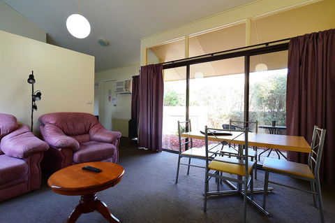 Executive Hideaway - Accommodation NSW 32