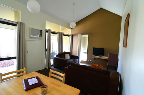 Executive Hideaway - Accommodation NSW 8