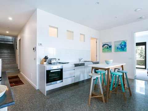 Lansdowne Villa - With Swimming Pool - Accommodation NSW 8