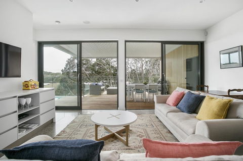 Lansdowne Villa - With Swimming Pool - Accommodation NSW 1