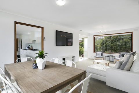 Fairhills - NEW LISTING, Beautifully Styled - Accommodation NSW 1