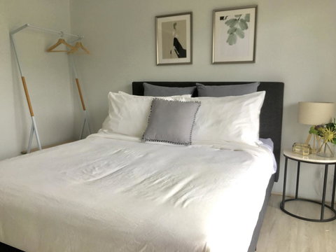 The Wheelhouse - 2BR Waterfront Apt In Town - Accommodation NSW 7