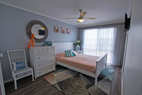Stunning Waterfront Only 10 Minutes To Phillip Island - FREE EV UNIT 7kW For Electric Cars - Pet Friendly, Fireplace FREE WIFI Wine & Chocolates - Accommodation NSW 2