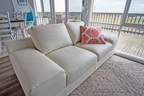 Stunning Waterfront Only 10 Minutes To Phillip Island - FREE EV UNIT 7kW For Electric Cars - Pet Friendly, Fireplace FREE WIFI Wine & Chocolates - Accommodation NSW 14