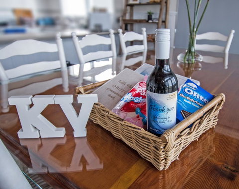 Stunning Waterfront Only 10 Minutes To Phillip Island - FREE EV UNIT 7kW For Electric Cars - Pet Friendly, Fireplace FREE WIFI Wine & Chocolates - Accommodation NSW 3