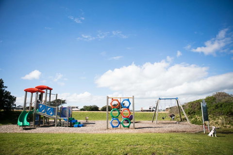 Stunning Waterfront Only 10 Minutes To Phillip Island - FREE EV UNIT 7kW For Electric Cars - Pet Friendly, Fireplace FREE WIFI Wine & Chocolates - Accommodation NSW 8