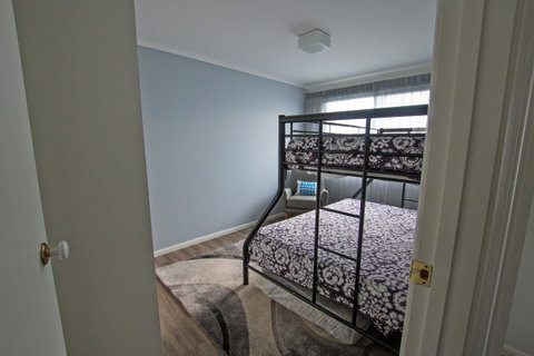 Stunning Waterfront Only 10 Minutes To Phillip Island - FREE EV UNIT 7kW For Electric Cars - Pet Friendly, Fireplace FREE WIFI Wine & Chocolates - Accommodation NSW 18