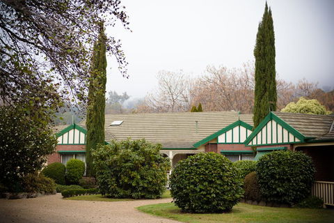 The Birch House - Silver Birches Luxury Accommodation Bright - Accommodation NSW 1