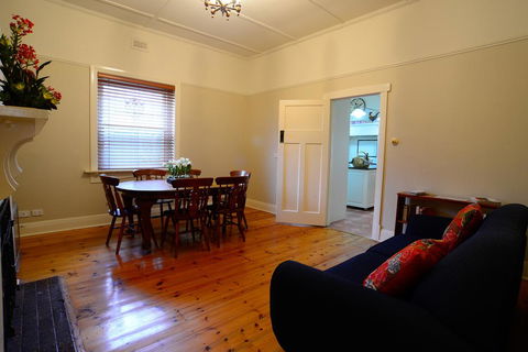 The Californian - Accommodation NSW 3