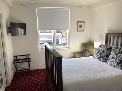 The Corner Hotel Alexandra - Accommodation NSW 1