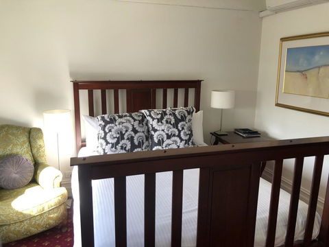 The Corner Hotel Alexandra - Accommodation NSW 3