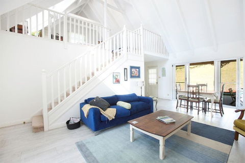 The Doll's House - Charming 2 Bedroom Cottage Just A Short Walk From The Village - Accommodation NSW 3