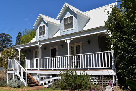 The Doll's House - Charming 2 Bedroom Cottage Just A Short Walk From The Village - Accommodation NSW 1