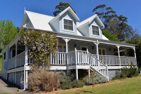 The Doll's House - Charming 2 Bedroom Cottage Just A Short Walk From The Village - Accommodation NSW 0