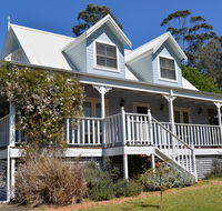 The Doll's House - Charming 2 bedroom cottage just a short walk from the village - Accommodation NSW
