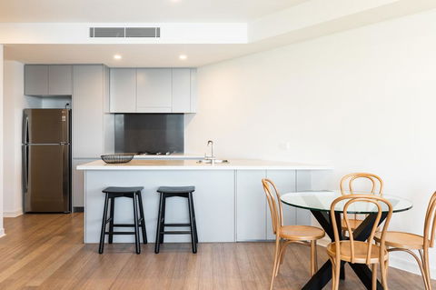 The Edge - Luxurious Waterfront Apartment - Accommodation NSW 2
