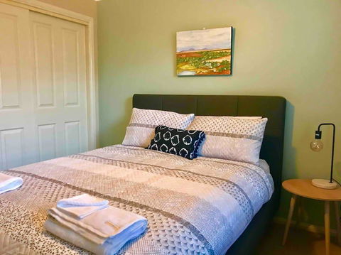 The Entertainer - Downtown Orange, Sleeps 11 - Accommodation NSW 2