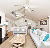 The Hamptons Beach House on Dutchies - Accommodation NSW