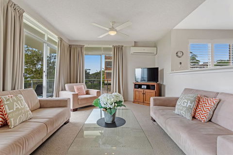 The Helm, Unit 1, 22 Voyager Close - Accommodation NSW 1